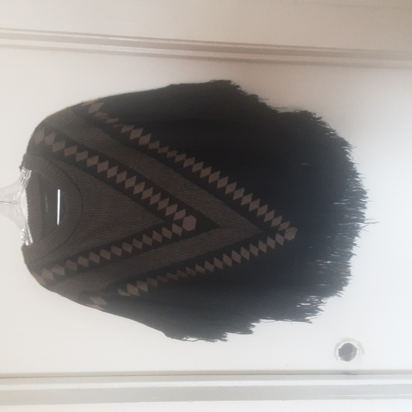 Do Everything In Love Native American Poncho One Size - Picture 1 of 4